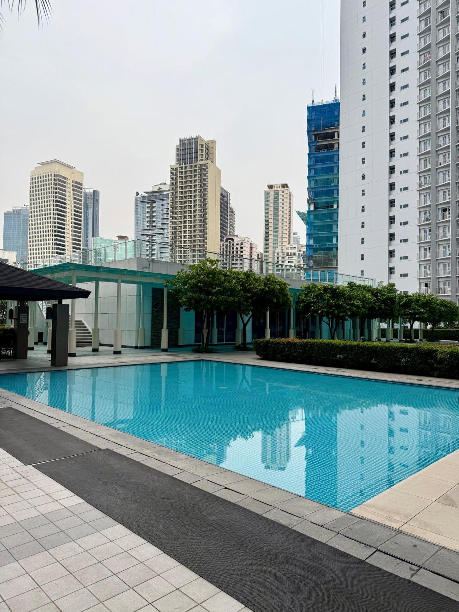 Serene Suite In Jazz Residences Макати Экстерьер фото